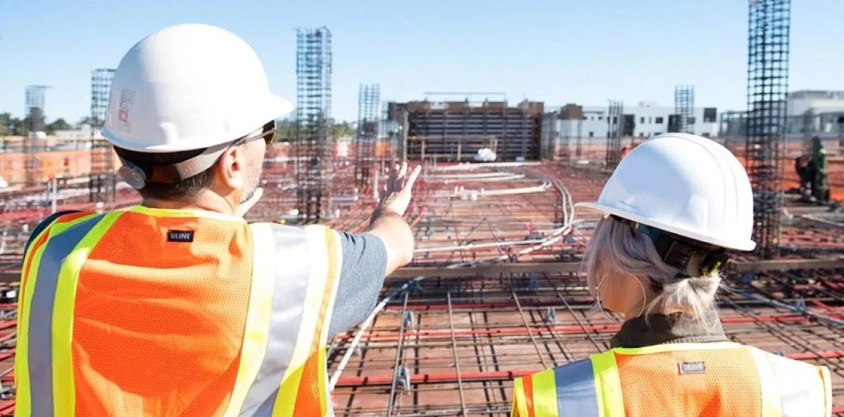 Tracey Franklin talking to another person